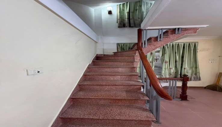 Cho thuê nhà ngõ Bạch Mai 5 tầng, 3 ngủ, chỉ 5.5 Triệu/tháng